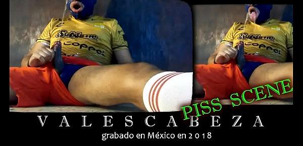  ValesCabeza205 THIRSTY SOCCER PLAYER (ONLY PIG PISS SCENE) escena de futbolista sediento